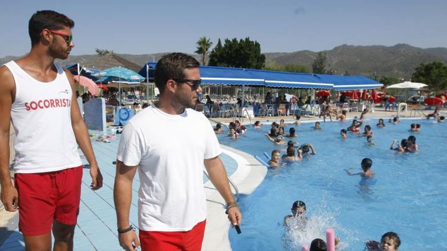 socorristas piscina catalunya